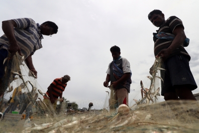 तमिलनाडु के मछुआरों का श्रीलंकाई नौसेना के खिलाफ विरोध प्र्दशन तमिलनाडु के मछुआरों का श्रीलंकाई नौसेना के खिलाफ विरोध प्र्दशन
