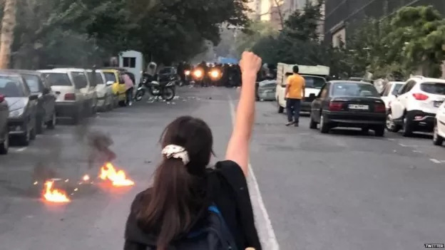 ईरान में विरोध प्रदर्शन: 'उन्होंने कहा कि अगर हम चुप नहीं रहे तो वो हमारा रेप कर देंगे'