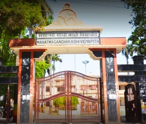 नवरात्रि के व्रत को लेकर महिलाओं को दी सलाह तो गई लेक्चरर की नौकरी