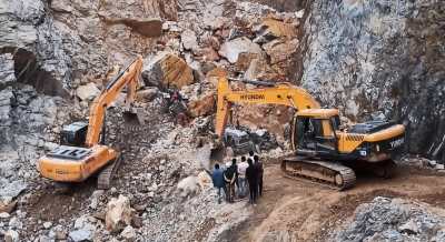तमिलनाडु : अवैध खनन के खिलाफ राजस्व विभाग की बड़ी कार्रवाई, 2 अधिकारी निलंबित तमिलनाडु : अवैध खनन के खिलाफ राजस्व विभाग की बड़ी कार्रवाई, 2 अधिकारी निलंबित