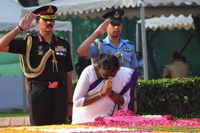 राष्ट्रपति द्रौपदी मुर्मू ने महात्मा गांधी, लाल बहादुर शास्त्री को दी श्रद्धांजलि