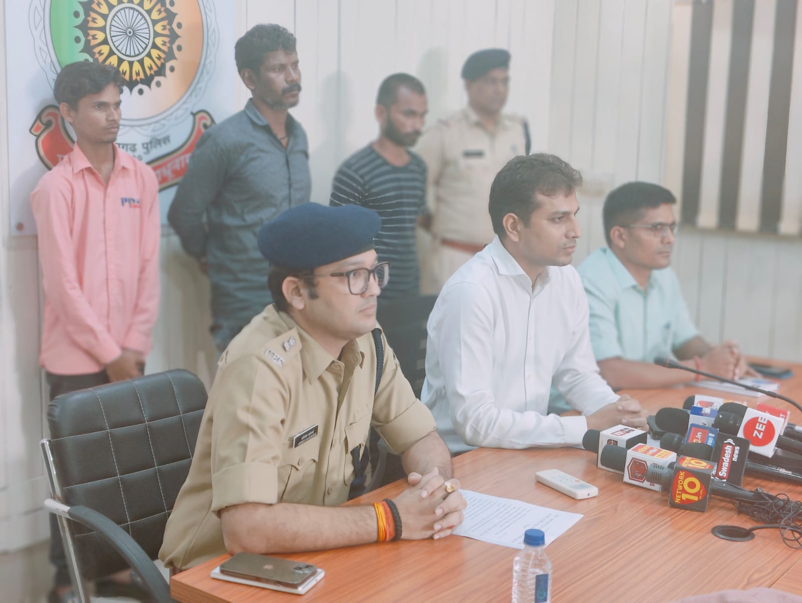 चोरी के 32 बाइक के साथ छह गिरफ्तार, तीन नाबालिग भी चोरी के 32 बाइक के साथ छह गिरफ्तार, तीन नाबालिग भी
