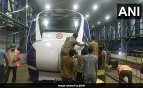 भैंसों के झुंड से टकरा गई थी वंदे भारत एक्सप्रेस ट्रेन, मालिकों के खिलाफ रेलवे ने दर्ज की FIR भैंसों के झुंड से टकरा गई थी वंदे भारत एक्सप्रेस ट्रेन, मालिकों के खिलाफ रेलवे ने दर्ज की FIR