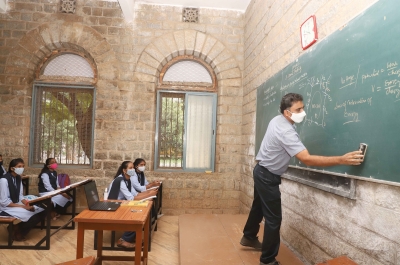 मुजफ्फरनगर : जींस, टी-शर्ट में नहीं दिखेंगे सरकारी स्कूलों और कॉलेजों के शिक्षक, उल्लंघन करने पर होगी कार्रवाई