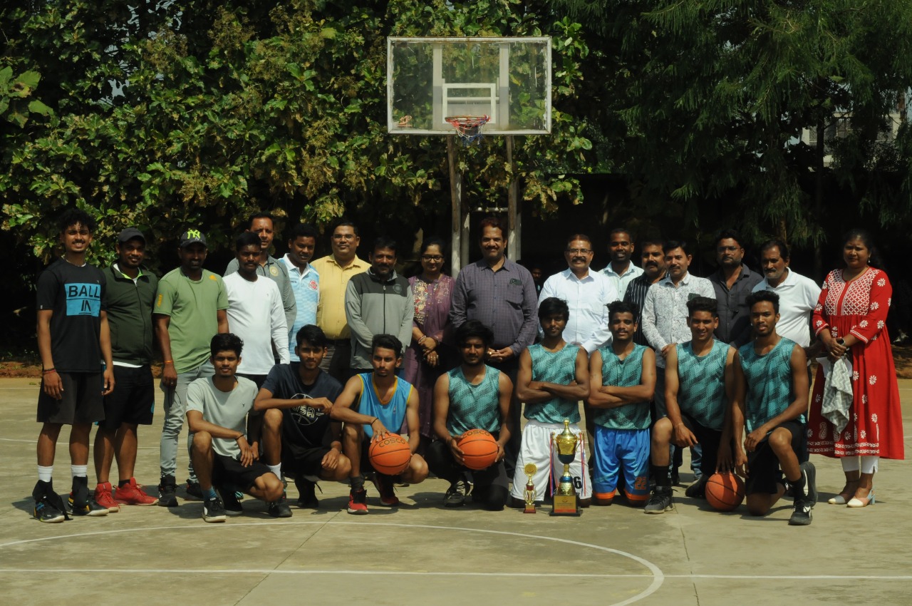 विप्र ट्रॉफी इंटर बॉस्केटबॉल प्रतियोगिता  में महंत कॉलेज बना चैंपियन