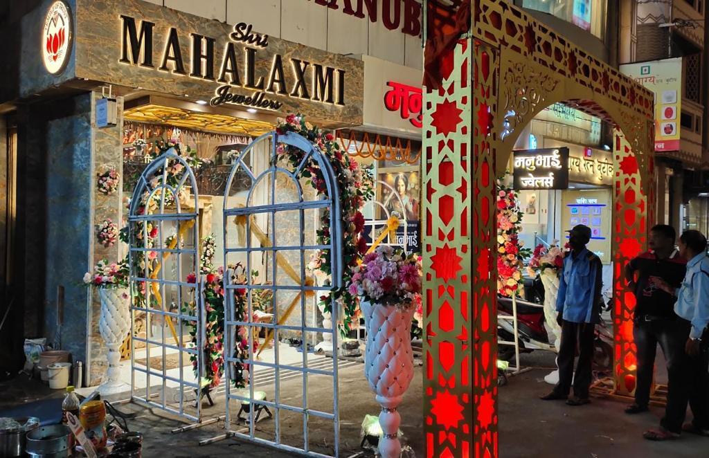 धनतेरस और दिवाली के लिए श्री महालक्ष्मी ज्वेलर्स मे नई डिजाइन की ज्वेलरी