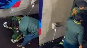 ज़िम्बॉब्वे से हार के बाद शादाब रोते दिखे, बाबर आज़म पर भड़के वसीम अकरम