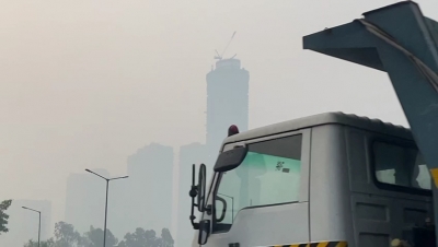 दिल्ली-एनसीआर में छाई रही धुंध, हवा की गुणवत्ता 'गंभीर' श्रेणी में दिल्ली-एनसीआर में छाई रही धुंध, हवा की गुणवत्ता 'गंभीर' श्रेणी में