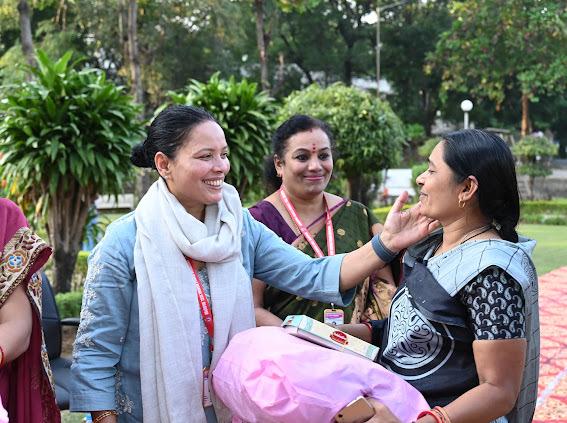 कोल इण्डिया स्थापना दिवस पर सामान वितरण व खेलों का आयोजन