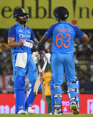 टी20 वर्ल्ड कप : विराट, सूर्यकुमार, हार्दिक ने टूर्नामेंट की सबसे मूल्यवान टीम' में जगह बनाई