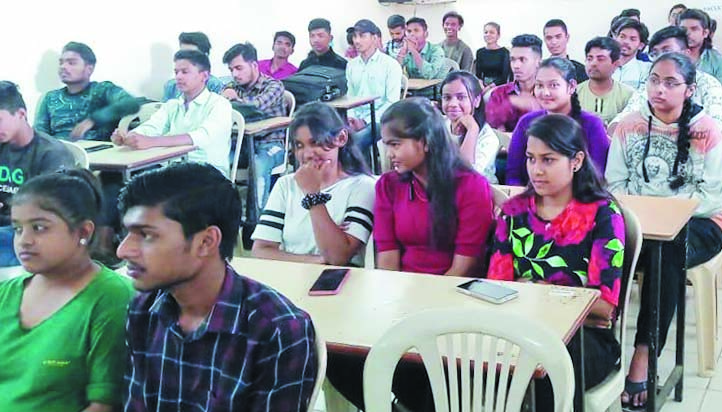 विदेशों में शिक्षा प्राप्त करने पर अग्रसेन महाविद्यालय में हुआ सेमिनार  