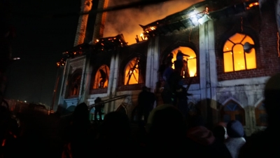 सैनिकों ने द्रास मस्जिद में लगी आग पर पाया काबू सैनिकों ने द्रास मस्जिद में लगी आग पर पाया काबू