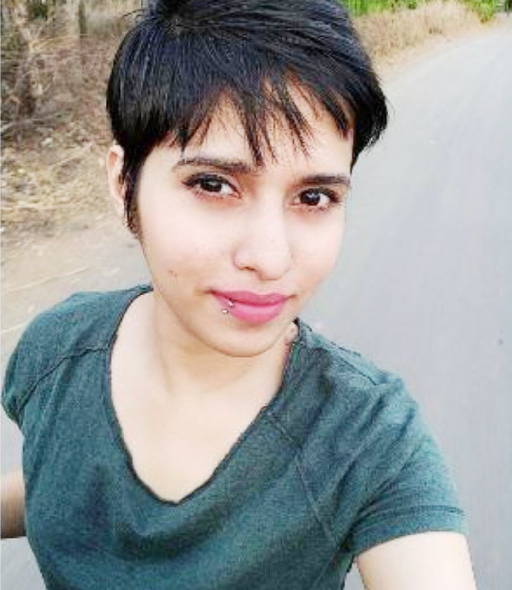 इन लड़कियों ने मुहब्बत के नाम पर भी अपनी जिंदगी में वही गुलामी बो दी है... इन लड़कियों ने मुहब्बत के नाम पर भी अपनी जिंदगी में वही गुलामी बो दी है...