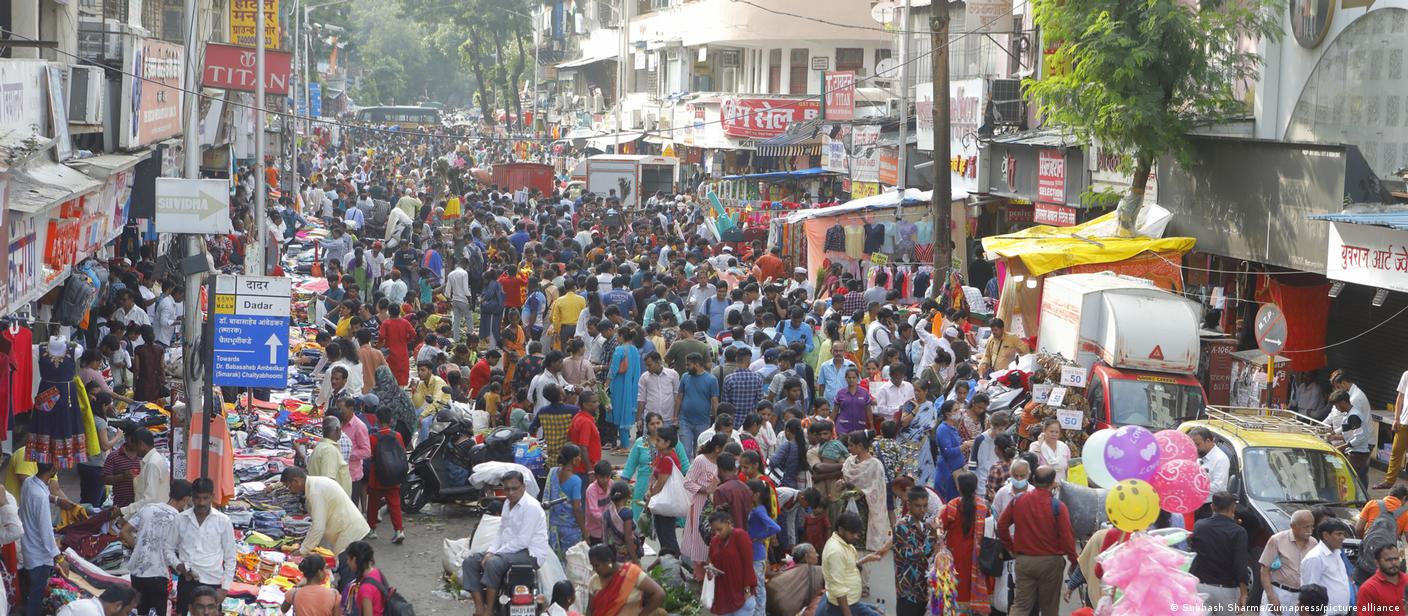 सबसे ज्यादा आबादी के साथ भारत के सामने आएंगी कैसी चुनौतियां सबसे ज्यादा आबादी के साथ भारत के सामने आएंगी कैसी चुनौतियां
