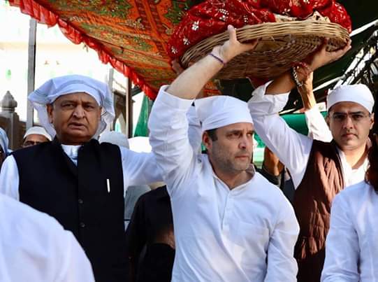 राजस्थान: गहलोत सीएम की कुर्सी छोड़ना नहीं चाहते, और पायलट सीएम से कम किसी चीज़ पर तैयार नहीं