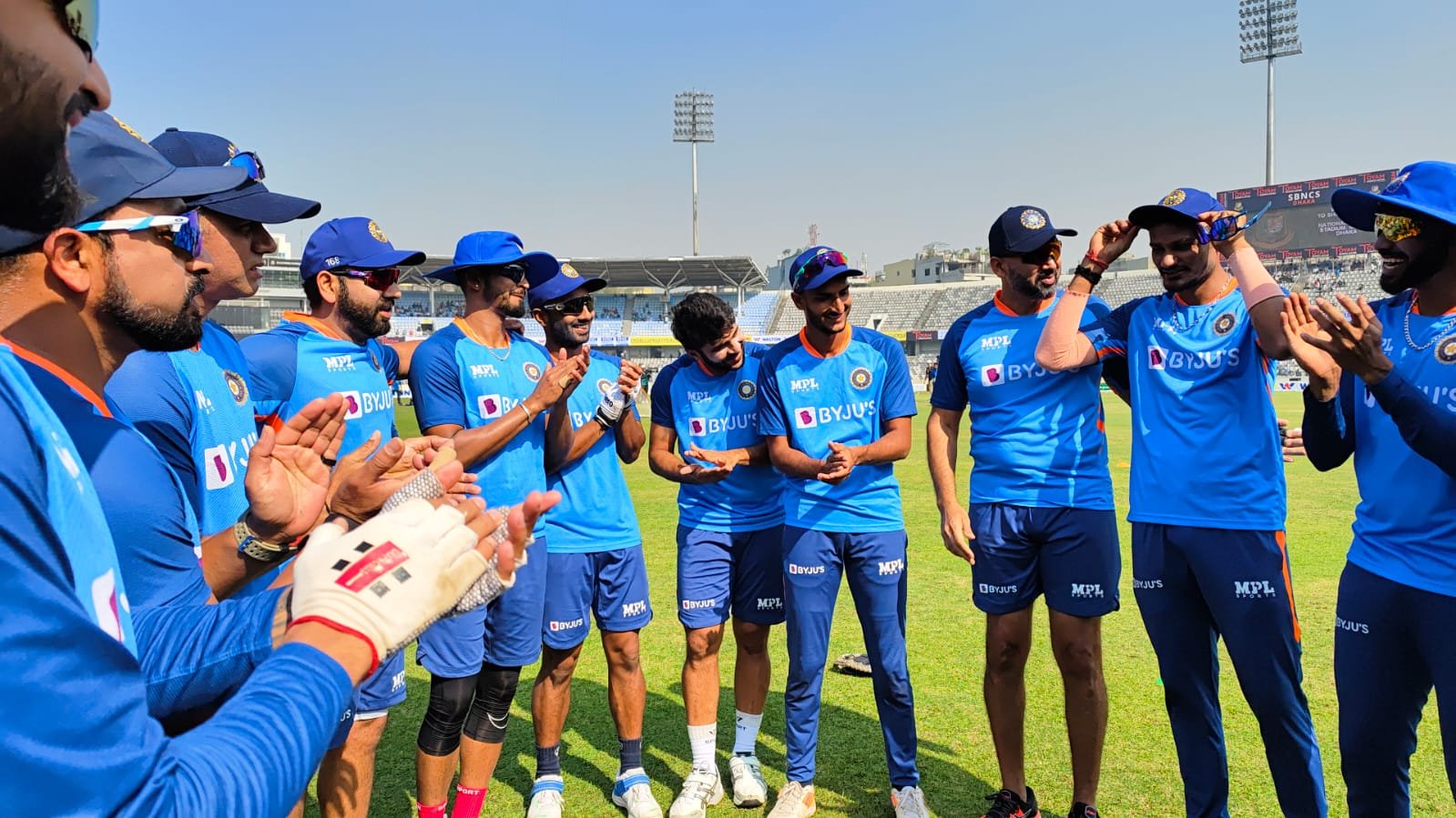 भारत-बांग्लादेश वन डे सिरीज़ : टॉस जीतकर बांग्लादेश ने चुनी गेंदबाज़ी भारत-बांग्लादेश वन डे सिरीज़ : टॉस जीतकर बांग्लादेश ने चुनी गेंदबाज़ी