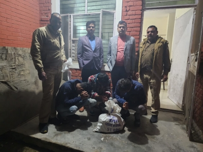बिना लाइसेंस की शराब परोसे जाने पर कोरियाई समेत तीन गिरफ्तार बिना लाइसेंस की शराब परोसे जाने पर कोरियाई समेत तीन गिरफ्तार