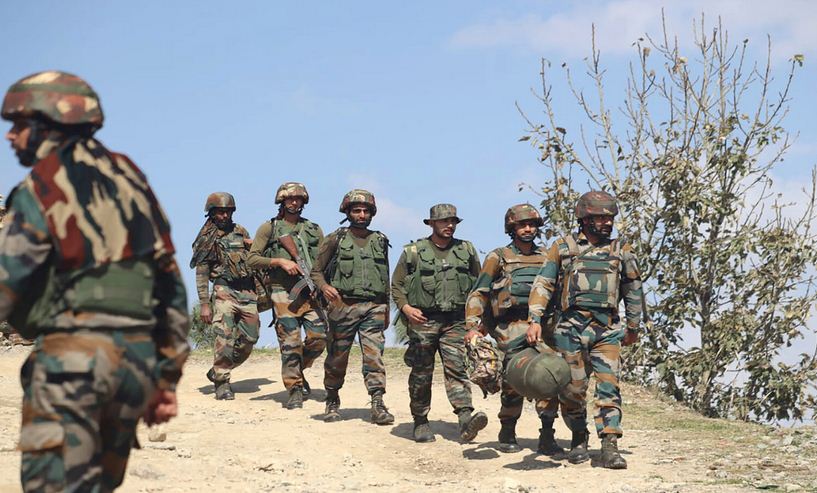 हमारी फौज और गुलामी के प्रतीक