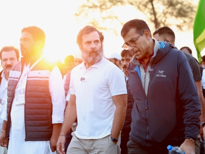 पूर्व आरबीआई गवर्नर रघुराम राजन भारत जोड़ो यात्रा में हुए शामिल पूर्व आरबीआई गवर्नर रघुराम राजन भारत जोड़ो यात्रा में हुए शामिल