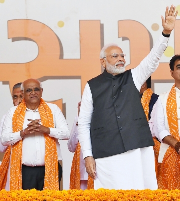 गुजरात की जीत को लेकर प्रधानमंत्री नरेंद्र मोदी को दी बधाई गुजरात की जीत को लेकर प्रधानमंत्री नरेंद्र मोदी को दी बधाई