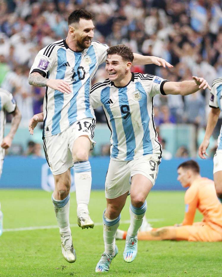 पेले और माराडोना की जमात में शामिल होने से एक जीत दूर मेस्सी