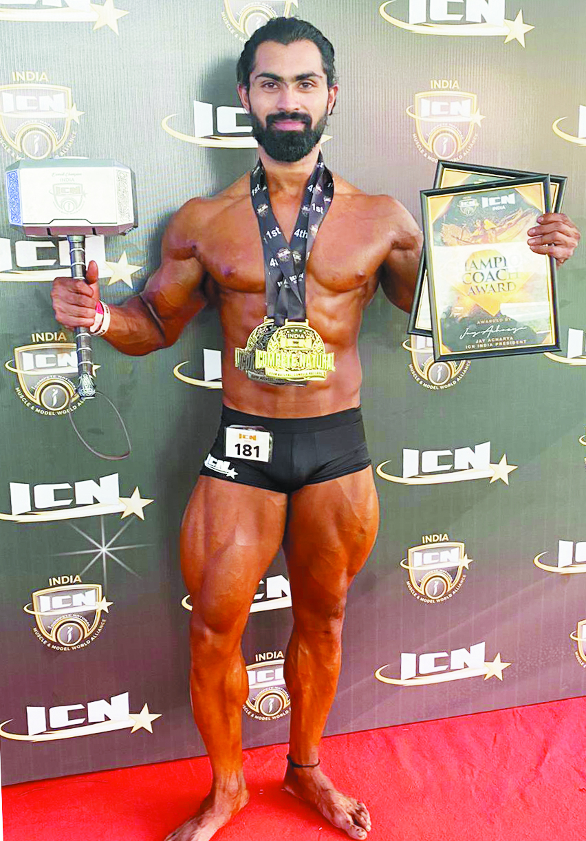 रोहन को गोल्ड मेडल के साथ प्रो कार्ड