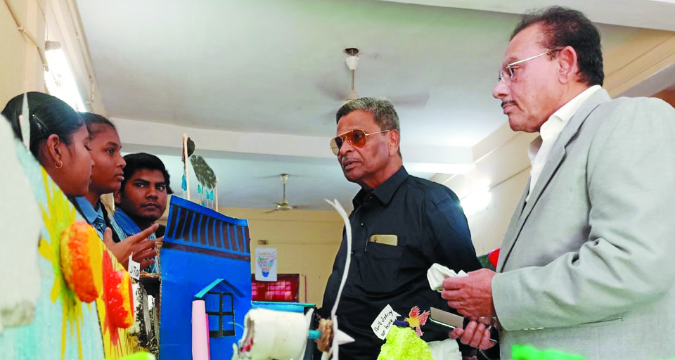 सेंट थॉमस स्कूल में भव्य प्रदर्शनी