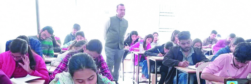 अग्रसेन महाविद्यालय में मॉडल टेस्ट परीक्षा 