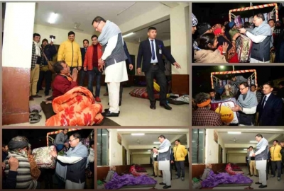 देर रात देहरादून की सड़कों पर निकल कर सीएम धामी ने गरीबों को बांटे कंबल