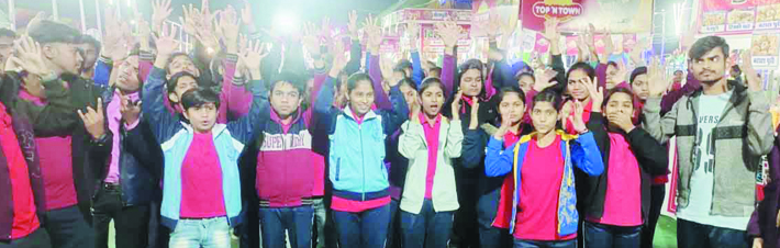 सामाजिक संस्था ने 80 दिव्यांग विद्यार्थियों  को डिज्नीलैंड मेले का दिलाया आनंद