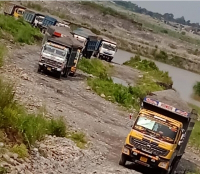 रेत माफिया ने की डंपर से एसडीपीओ को कुचलने की कोशिश