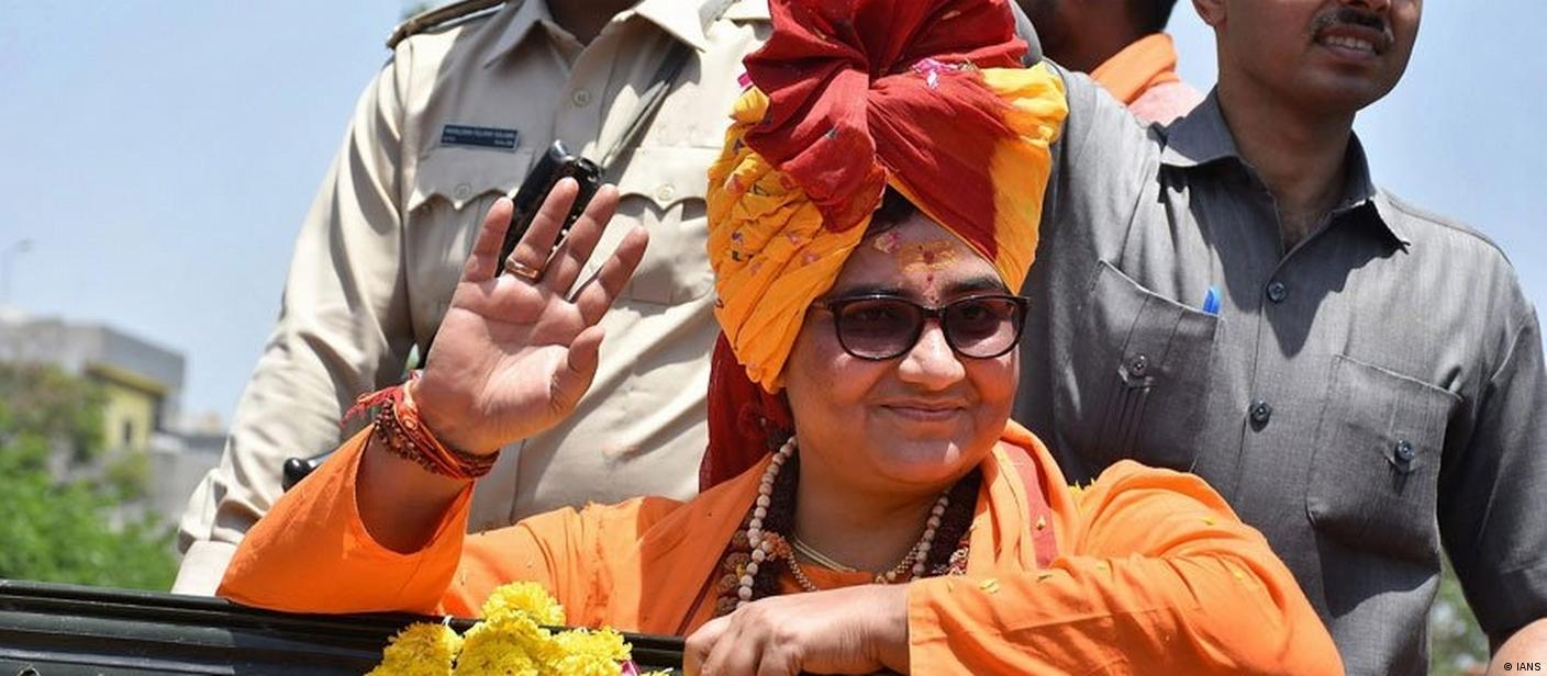 'घर में चाकू तेज रखो' बयान पर प्रज्ञा ठाकुर पर एफआईआर