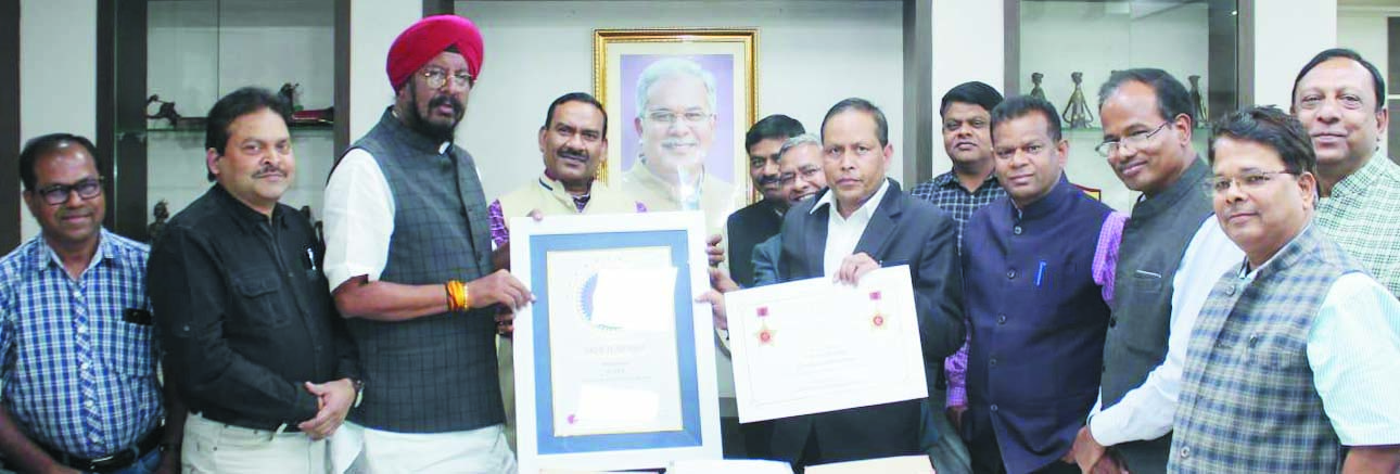 कम लागत पर आवास उपलब्ध कराने के क्षेत्र में छत्तीसगढ़ गृह निर्माण मण्डल को स्कॉच अवार्ड