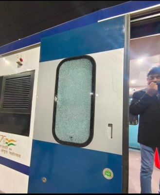 वंदे भारत ट्रेन पर लगातार हो रही पथराव की घटनाएं, रेलवे जांच में जुटा