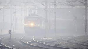 घने कोहरे के कारण 480 से अधिक ट्रेन प्रभावित हुईं : रेलवे