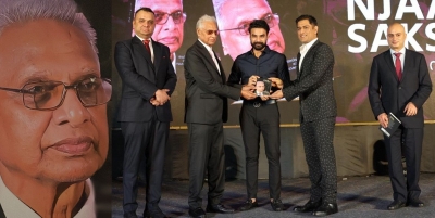 शिक्षण एक कला है : धोनी