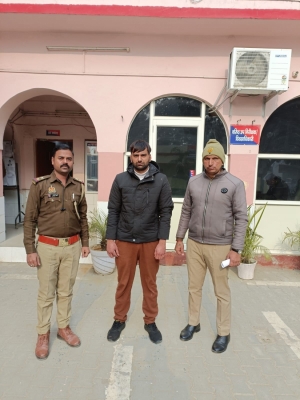 नशीला पदार्थ पिलाकर युवती के फोटो/वीडियो वायरल करने वाला गिरफ्तार