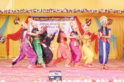 रॉयल कॉलेज ऑफ फार्मेसी रायपुर में वार्षिक उत्सव 2023 की धूम