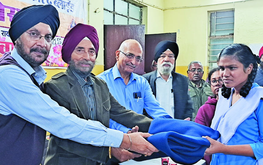 छात्राओं को सहायता देने कृपाल सिंह झांस की नेत्र दान घोषणा