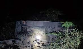 उप्र में रोडवेज बस पुल की रेलिंग से टकराकर पलटी, 40 यात्री घायल उप्र में रोडवेज बस पुल की रेलिंग से टकराकर पलटी, 40 यात्री घायल