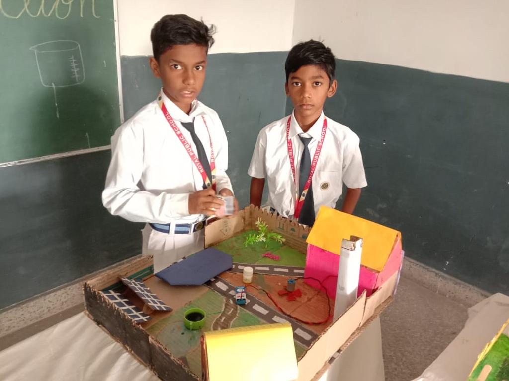 रॉयल पब्लिक स्कूल में साइंस एग्जीबिशन का आयोजन
