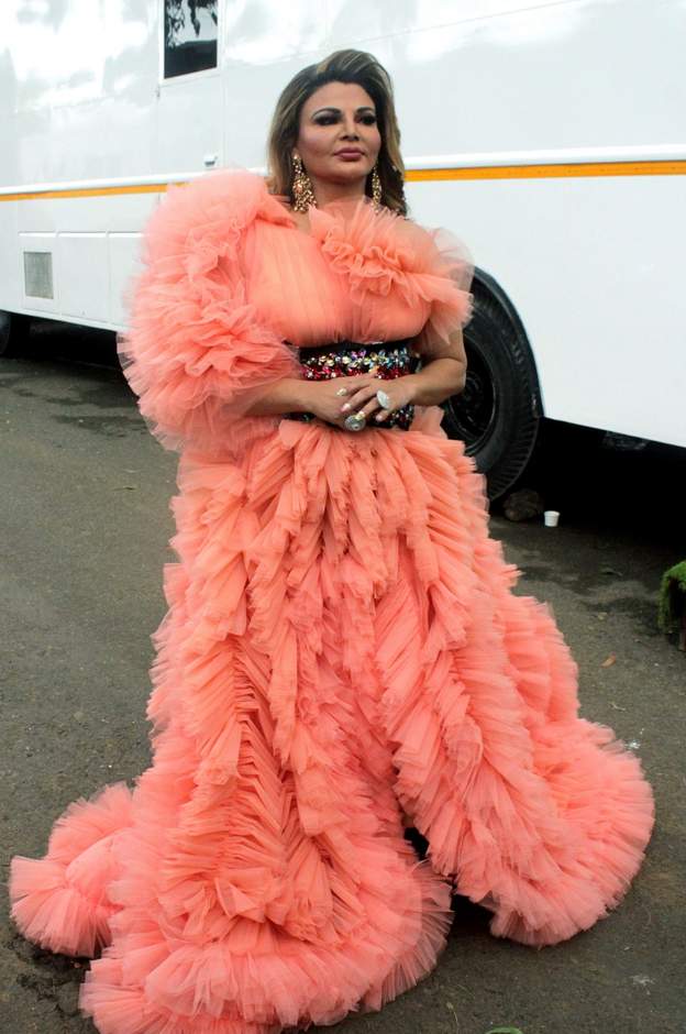 राखी सावंत को पुलिस ने हिरासत में लिया, मॉडल शर्लिन चोपड़ा ने की थी शिकायत