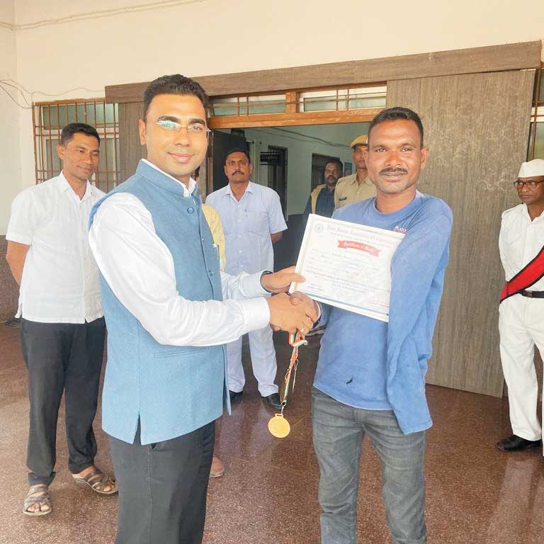 छत्तीसगढ़ पैरा ओलंपिक : बालोद के दिव्यांग कमलेश ने जीता गोल्ड