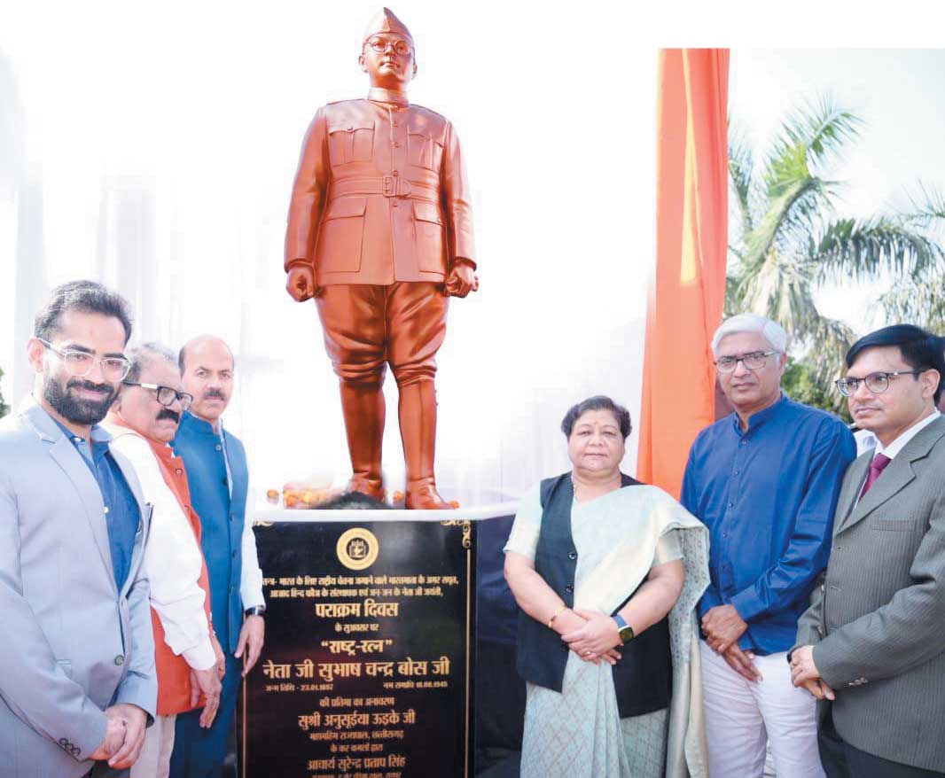 द ग्रेट इंडिया स्कूल में नेता जी की प्रतिमा का अनावरण द ग्रेट इंडिया स्कूल में नेता जी की प्रतिमा का अनावरण
