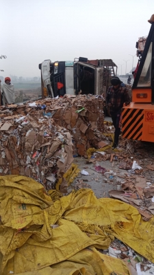 ट्रक और पिकअप वाहन में हुई भीषण टक्कर, 1 की मौत, 2 घायल ट्रक और पिकअप वाहन में हुई भीषण टक्कर, 1 की मौत, 2 घायल