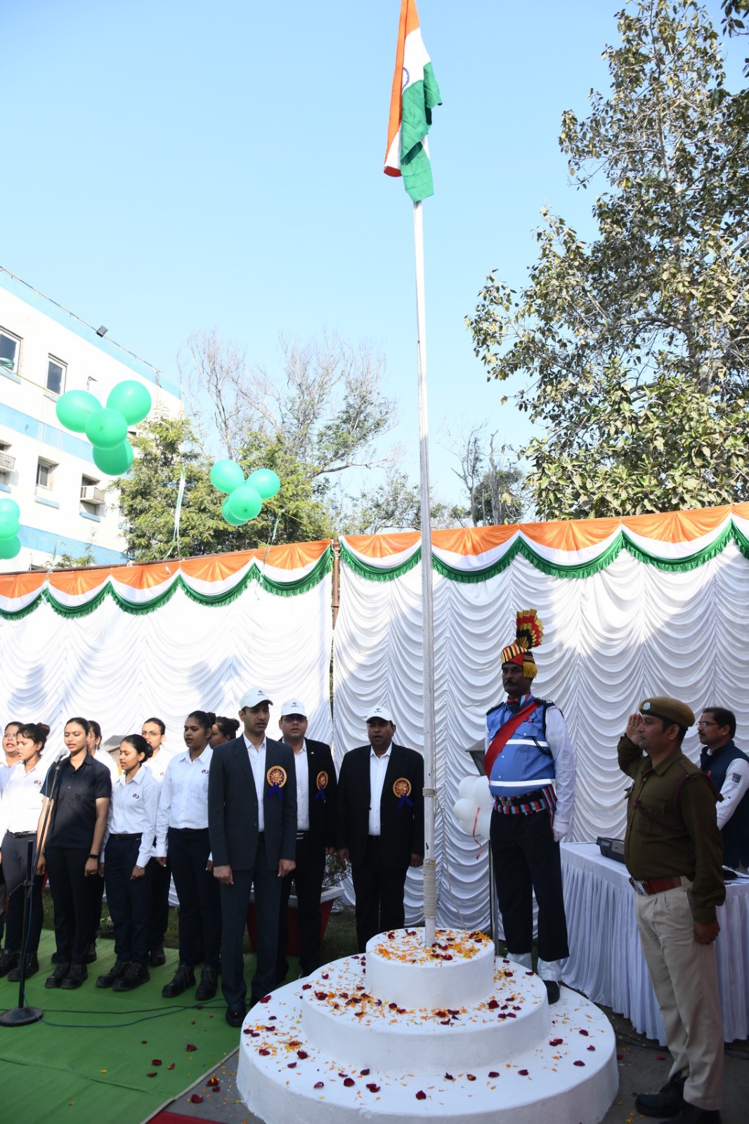 बालको ने गणतंत्र दिवस मनाया