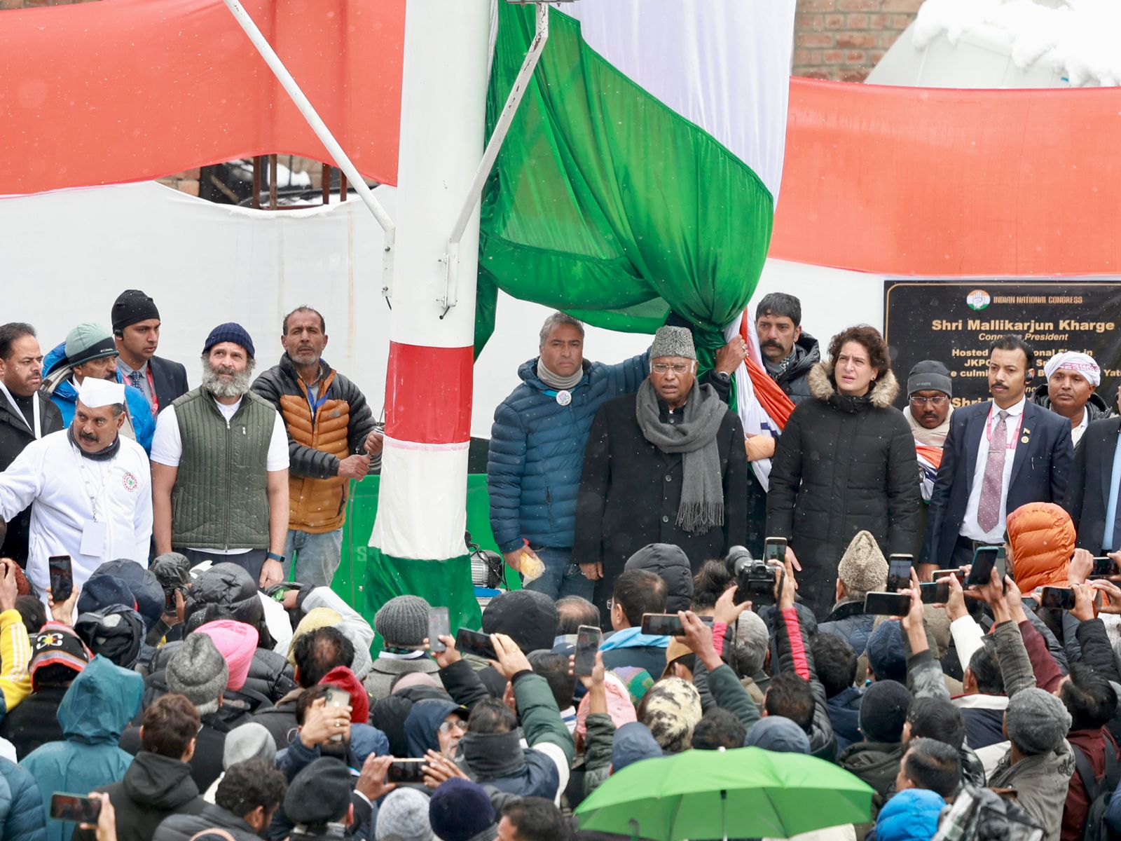 राहुल गांधी की 'भारत जोड़ो यात्रा' से क्या हुआ हासिल : छह दिग्गज पत्रकारों की नजर में राहुल गांधी की 'भारत जोड़ो यात्रा' से क्या हुआ हासिल : छह दिग्गज पत्रकारों की नजर में