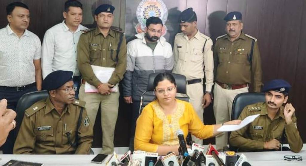 संजू त्रिपाठी मर्डर केस में 19वीं गिरफ्तारी, पर चारों शूटर्स अब तक पकड़ से बाहर संजू त्रिपाठी मर्डर केस में 19वीं गिरफ्तारी, पर चारों शूटर्स अब तक पकड़ से बाहर