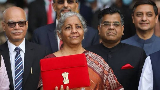 निर्मला सीतारमण के बजट में मध्य वर्ग को बड़ी राहत, पढ़ें बजट की मुख्य बातें निर्मला सीतारमण के बजट में मध्य वर्ग को बड़ी राहत, पढ़ें बजट की मुख्य बातें