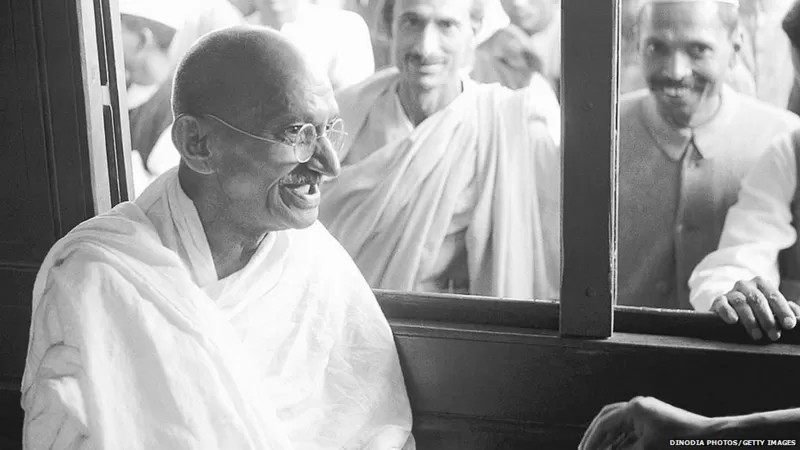 महात्मा  का ‘शरारती पर गंभीर’ चेहरा, उनकी हँसी से मुग्ध होना ही पड़ता है-रोमां रोलां 